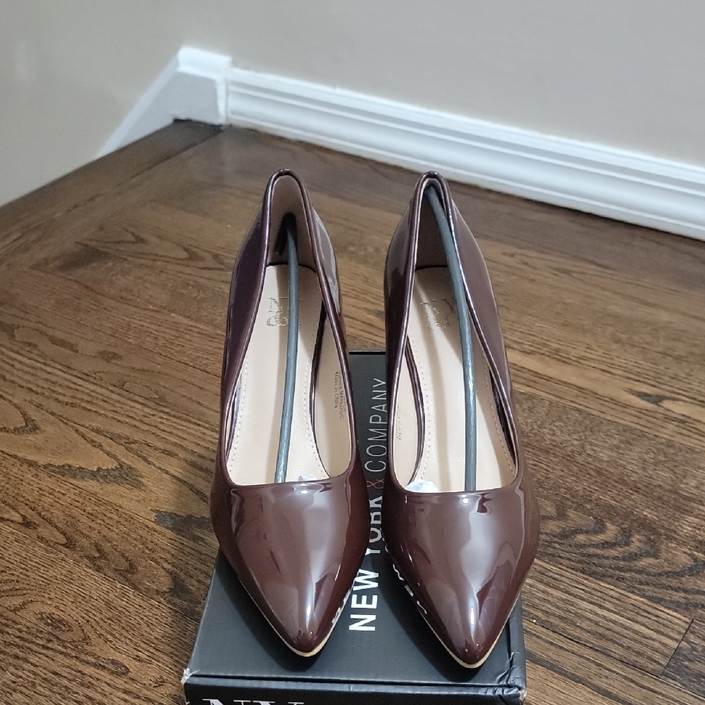 Brand NEW!!  Elegant Brown Patent Leather Heels